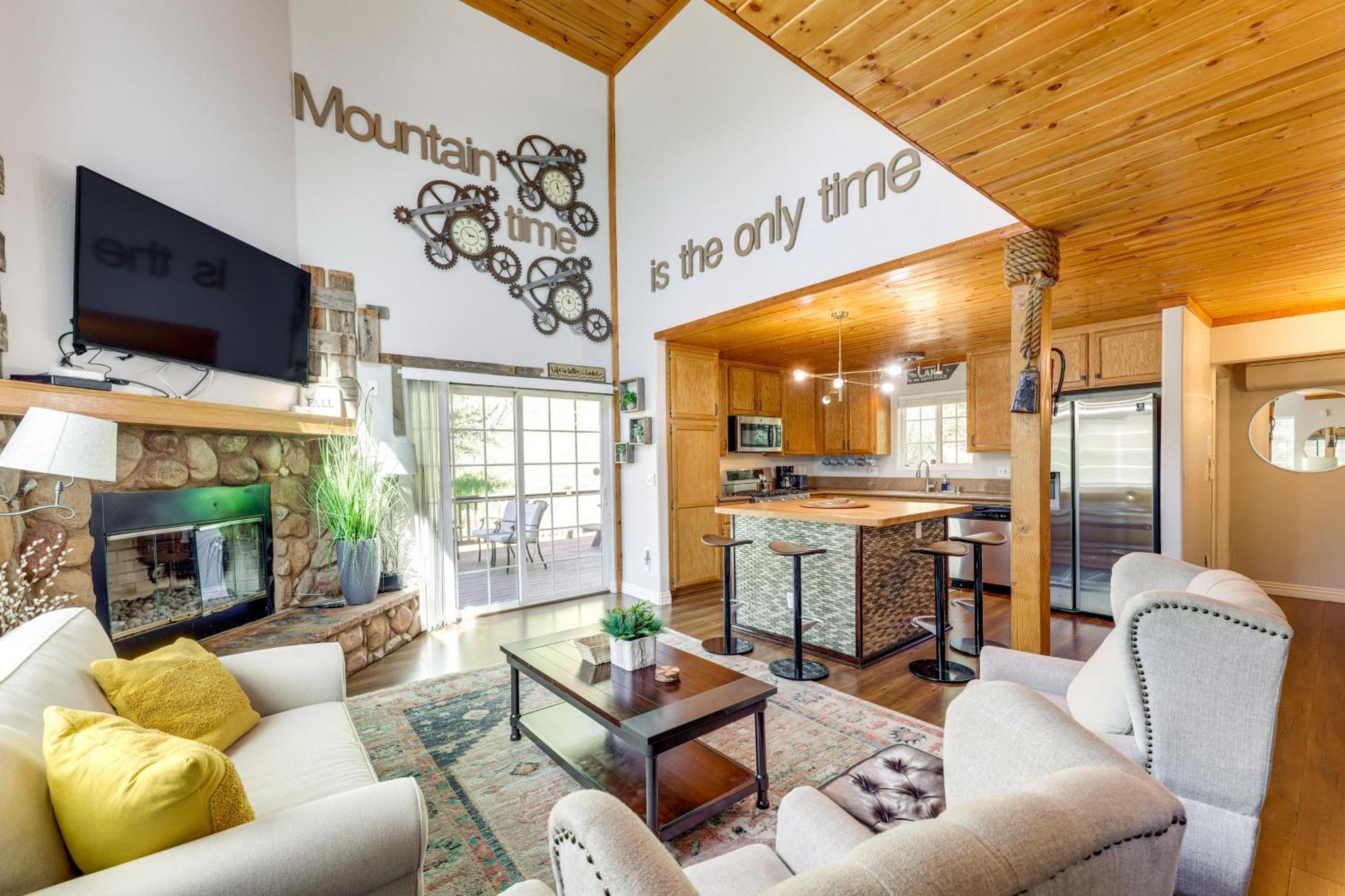 Remodeled Crestline Retreat Walk To Lake Gregory! Luaran gambar