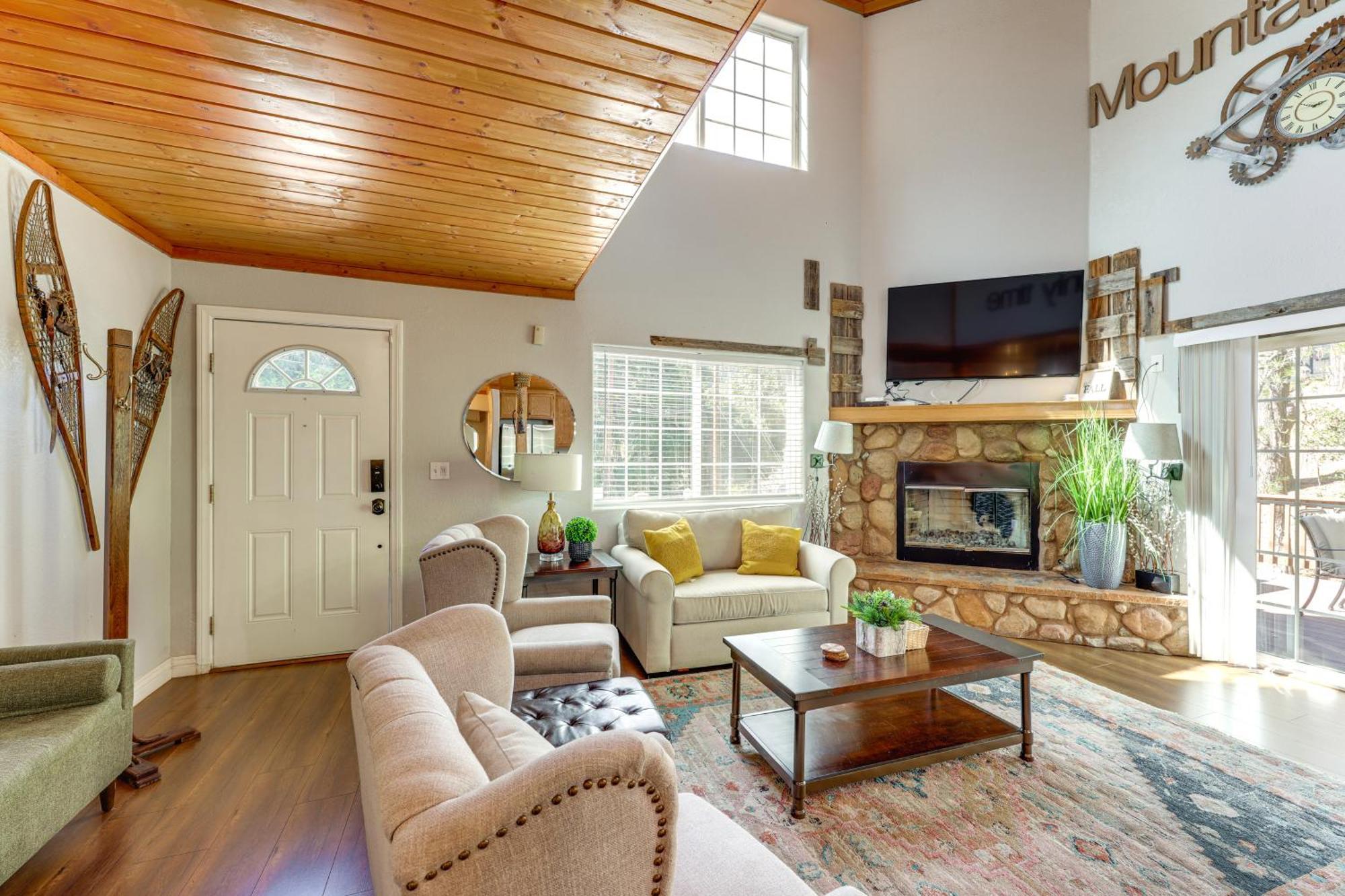Remodeled Crestline Retreat Walk To Lake Gregory! Luaran gambar
