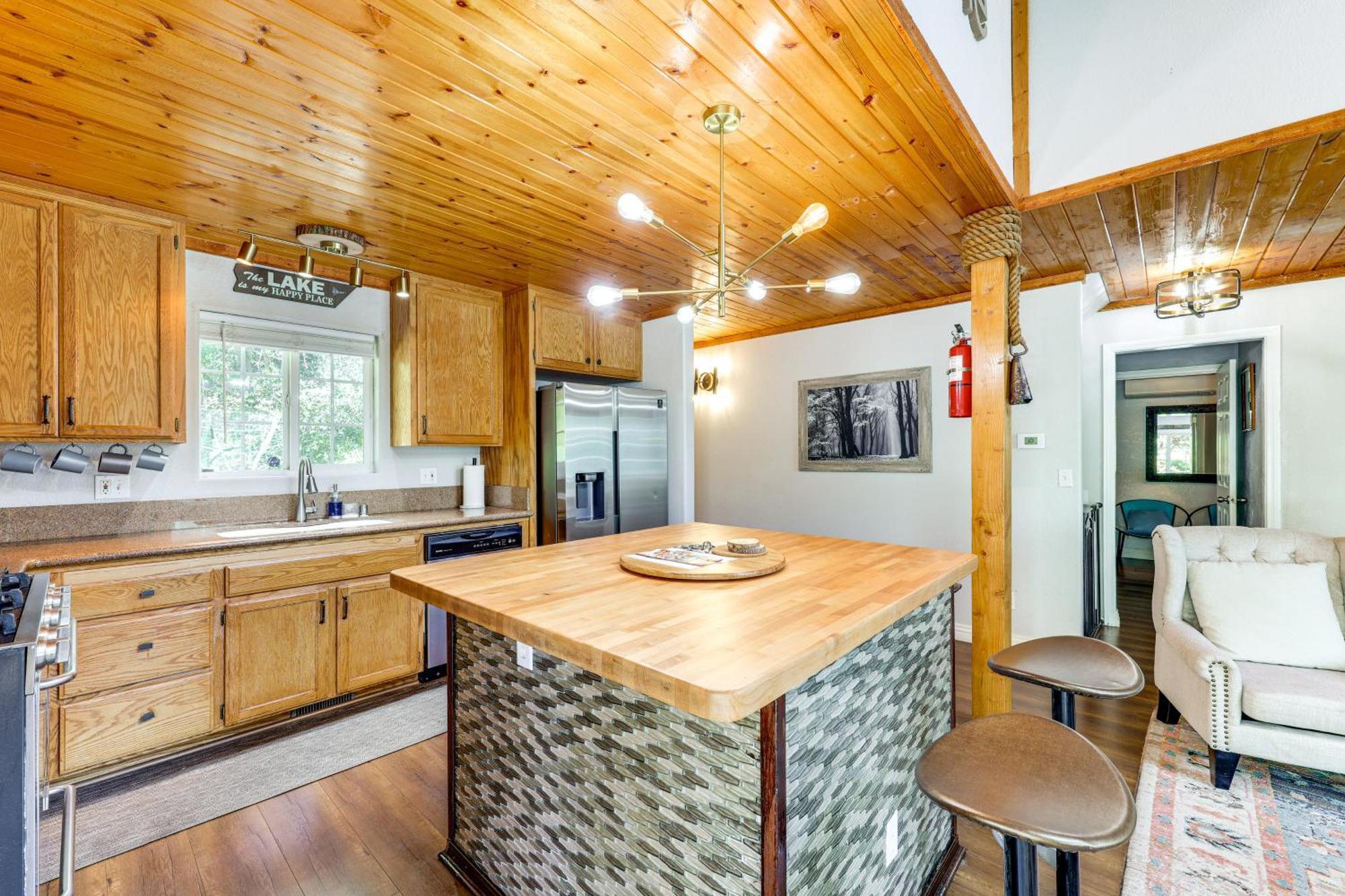 Remodeled Crestline Retreat Walk To Lake Gregory! Luaran gambar